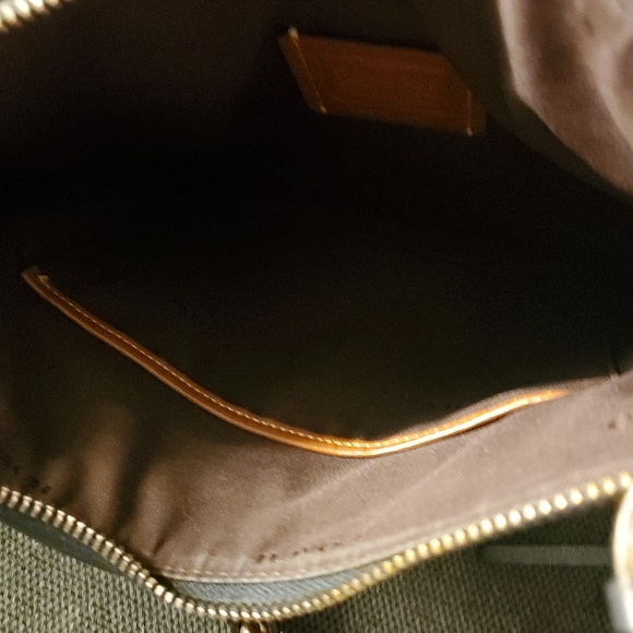 Coach - Picture 3 of 4